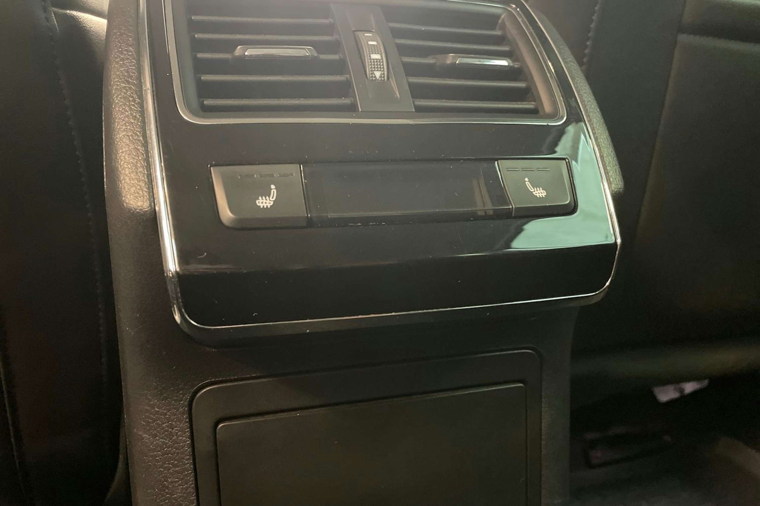 Valkoinen Skoda Superb 2019 kuva 15.