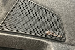 Valkoinen Skoda Superb 2019 kuva 18.
