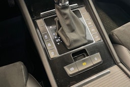 Valkoinen Skoda Superb 2019 kuva 19.