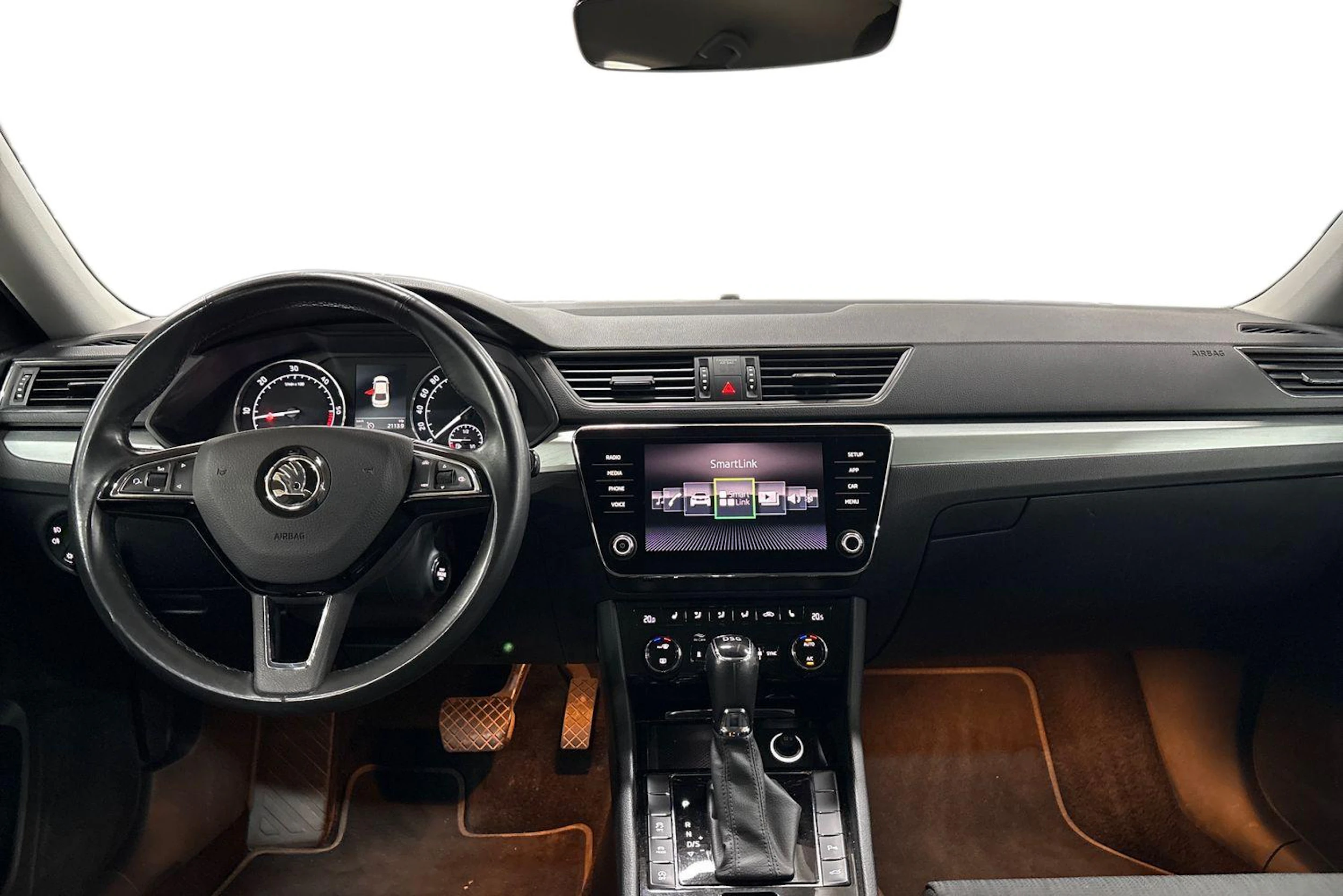 harmaa Skoda Superb 2019 kuva 7.