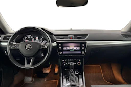 harmaa Skoda Superb 2019 kuva 7.