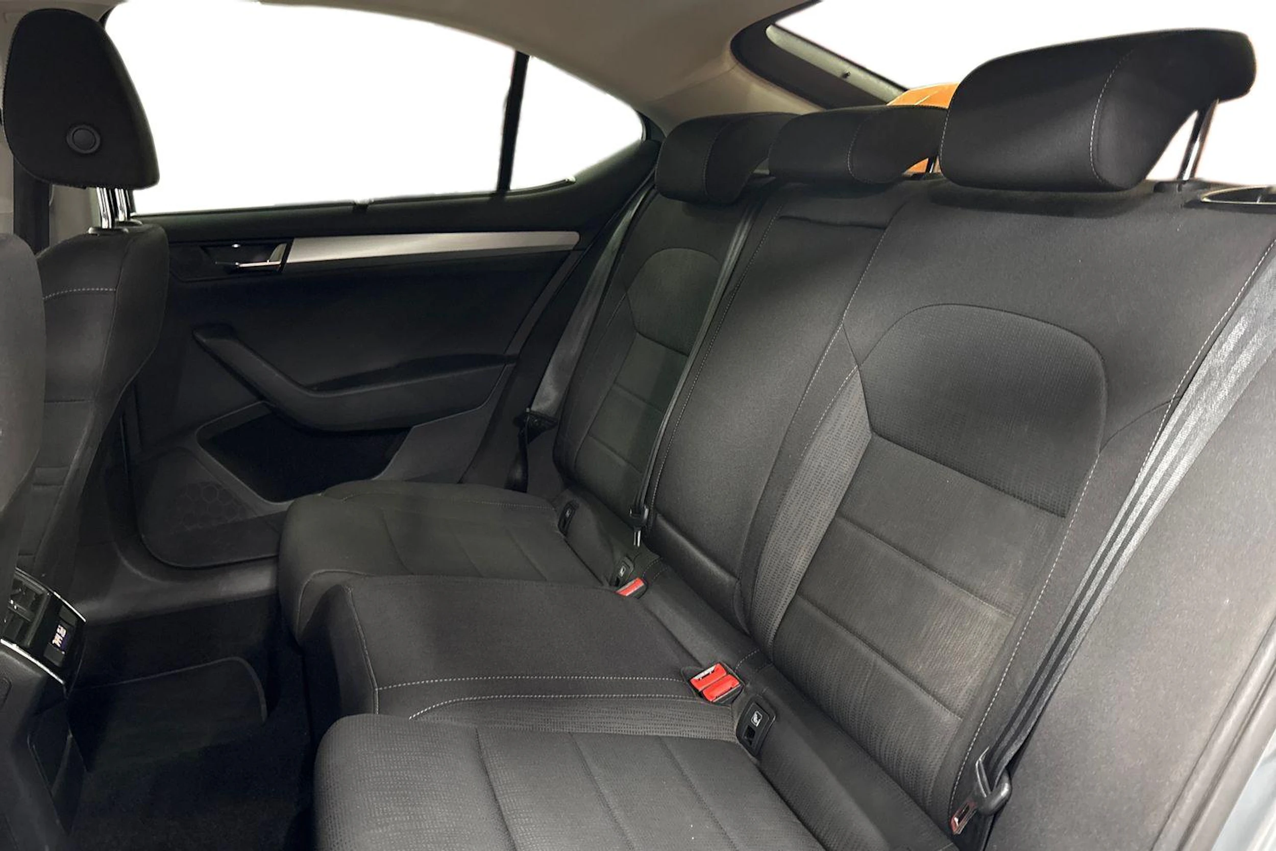 harmaa Skoda Superb 2019 kuva 8.