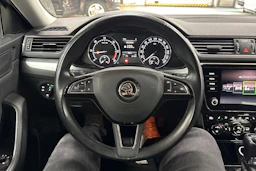 harmaa Skoda Superb 2019 kuva 11.