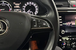 harmaa Skoda Superb 2019 kuva 13.