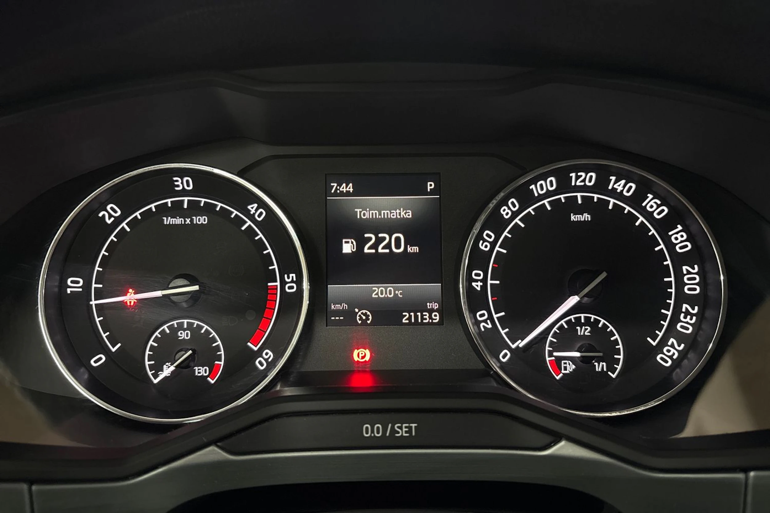 harmaa Skoda Superb 2019 kuva 14.