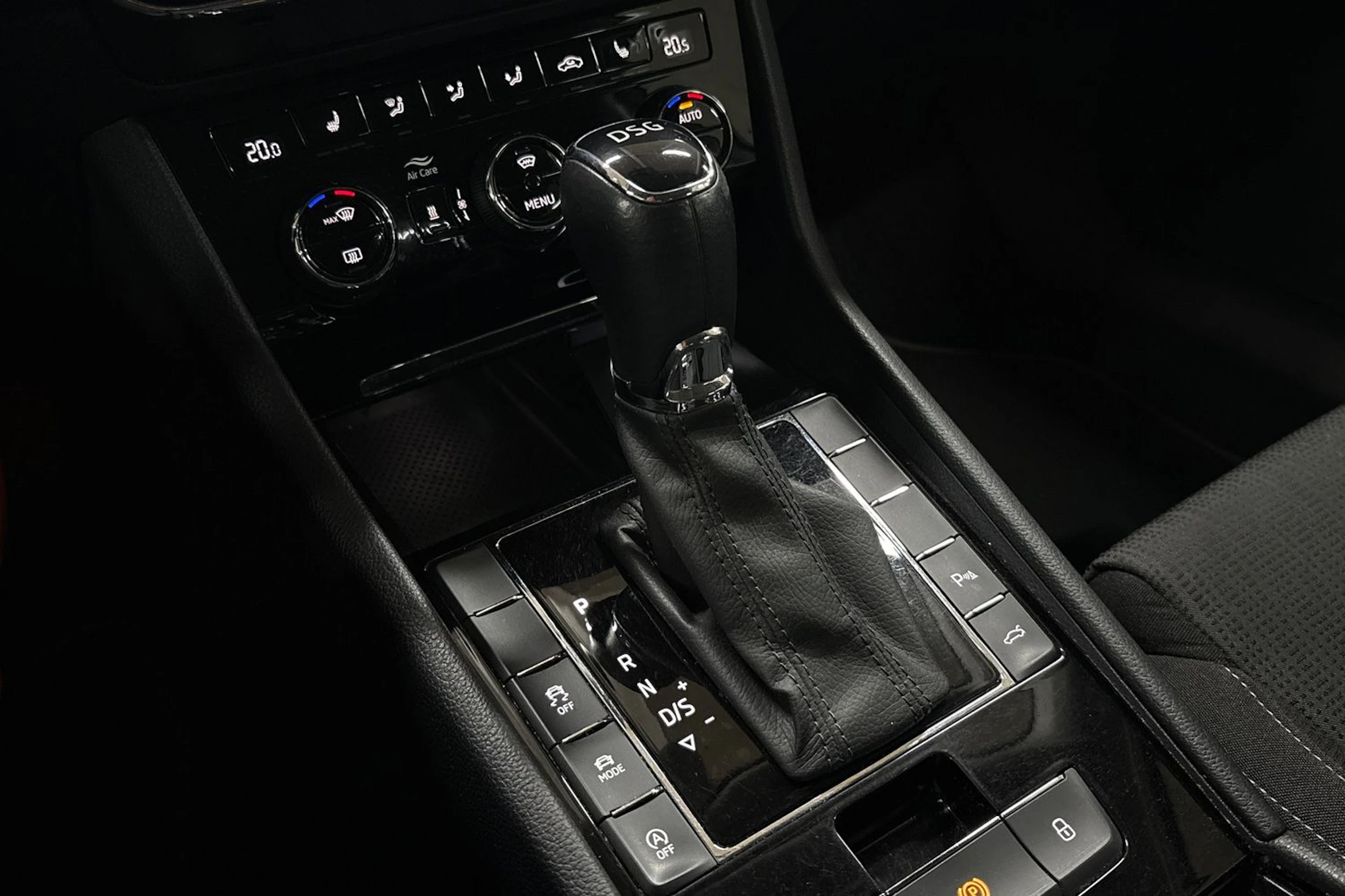 harmaa Skoda Superb 2019 kuva 22.