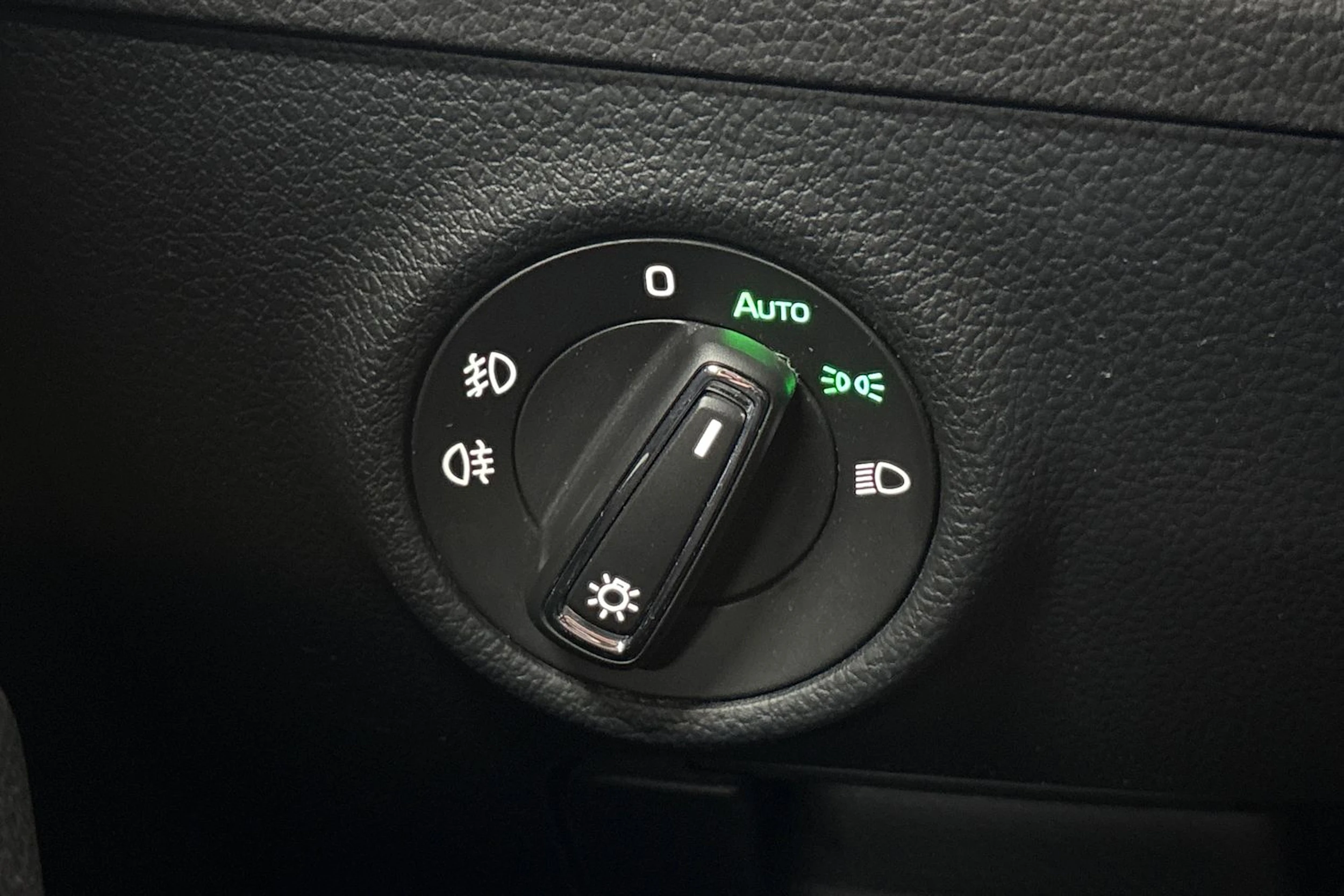harmaa Skoda Superb 2019 kuva 24.