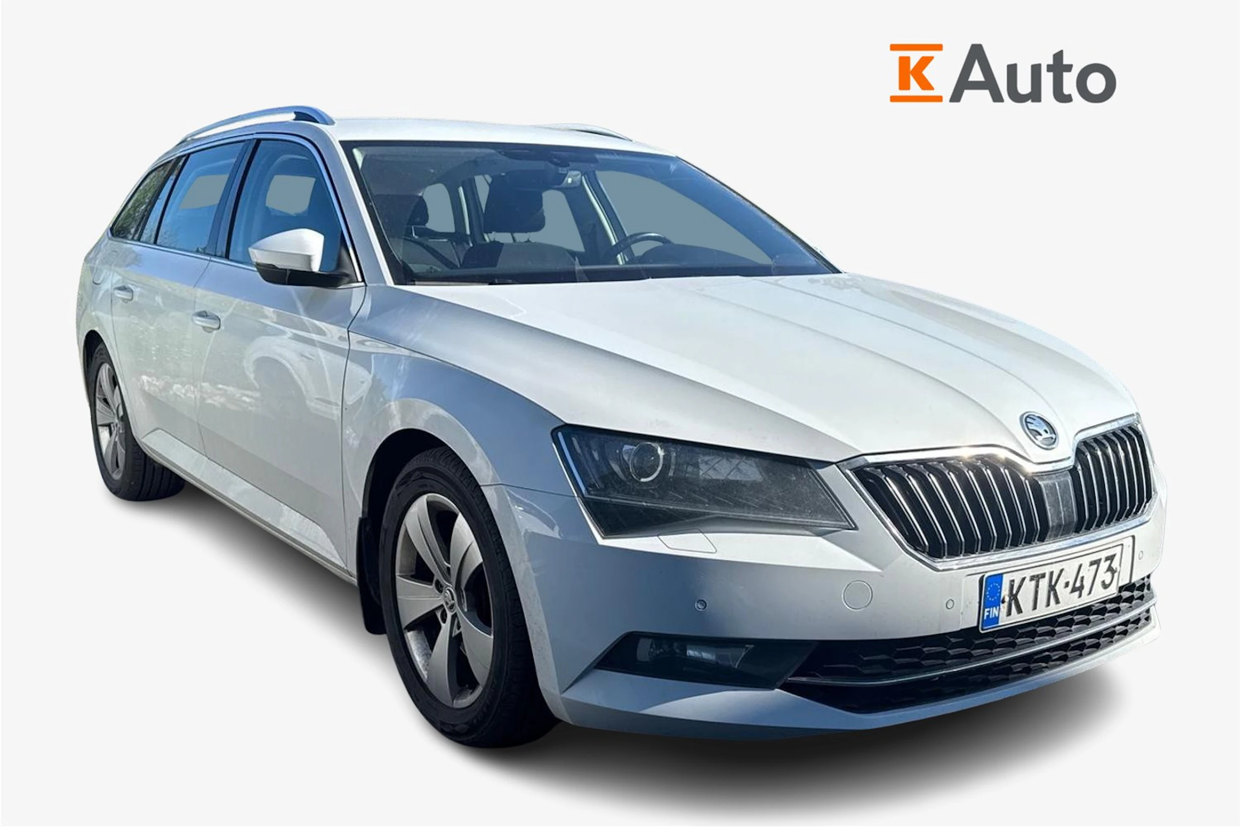 valkoinen Skoda Superb 2019 kuva 1.