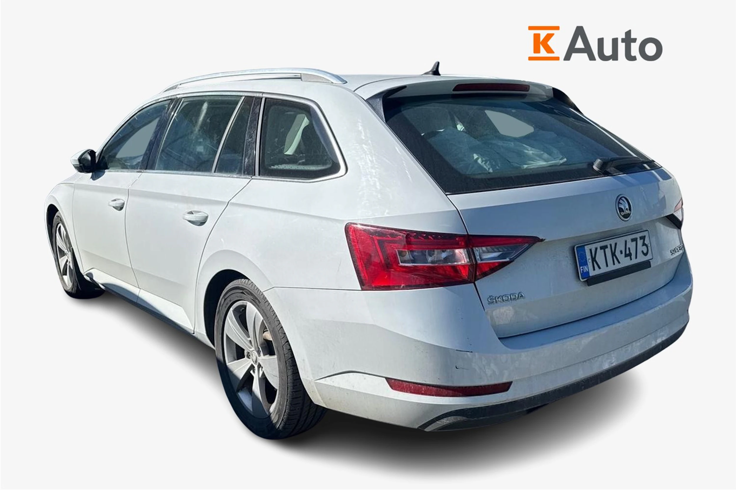 valkoinen Skoda Superb 2019 kuva 2.