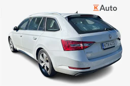 valkoinen Skoda Superb 2019 kuva 2.