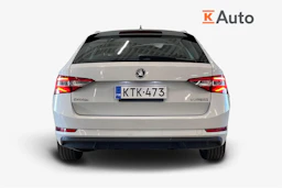 valkoinen Skoda Superb 2019 kuva 4.