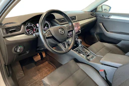 valkoinen Skoda Superb 2019 kuva 8.