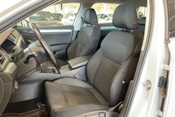 valkoinen Skoda Superb 2019 kuva 15.