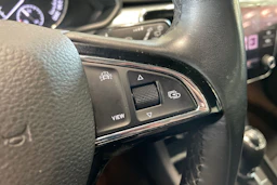 valkoinen Skoda Superb 2019 kuva 18.