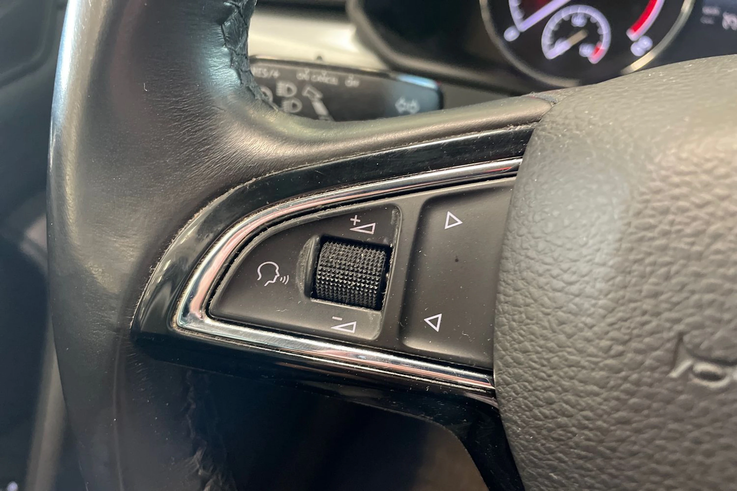 valkoinen Skoda Superb 2019 kuva 19.
