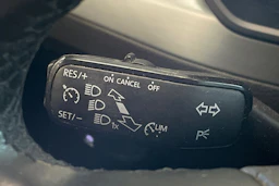 valkoinen Skoda Superb 2019 kuva 20.
