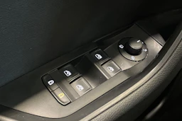 valkoinen Skoda Superb 2019 kuva 31.
