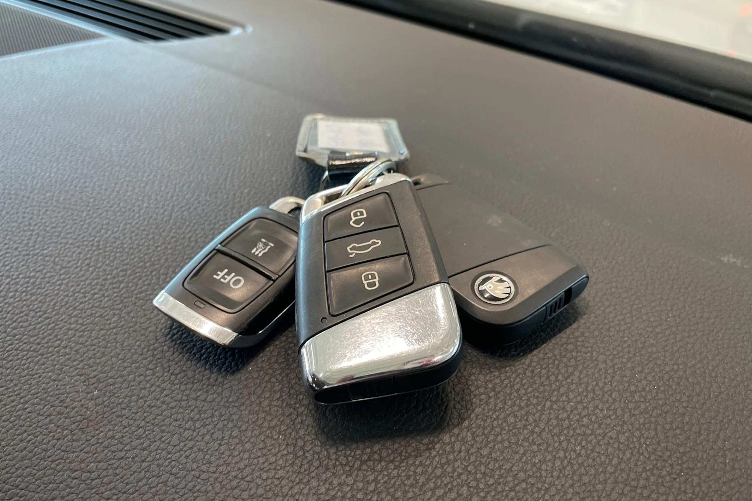 valkoinen Skoda Superb 2019 kuva 34.