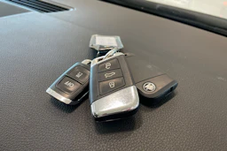 valkoinen Skoda Superb 2019 kuva 34.
