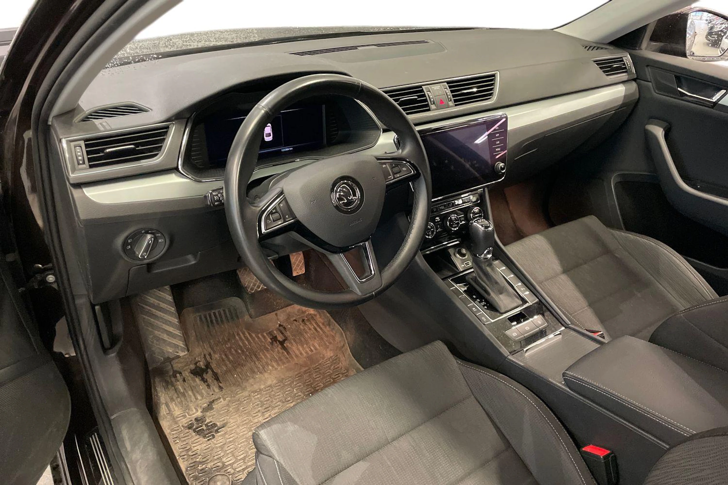 ruskea (beige) Skoda Superb 2019 kuva 3.
