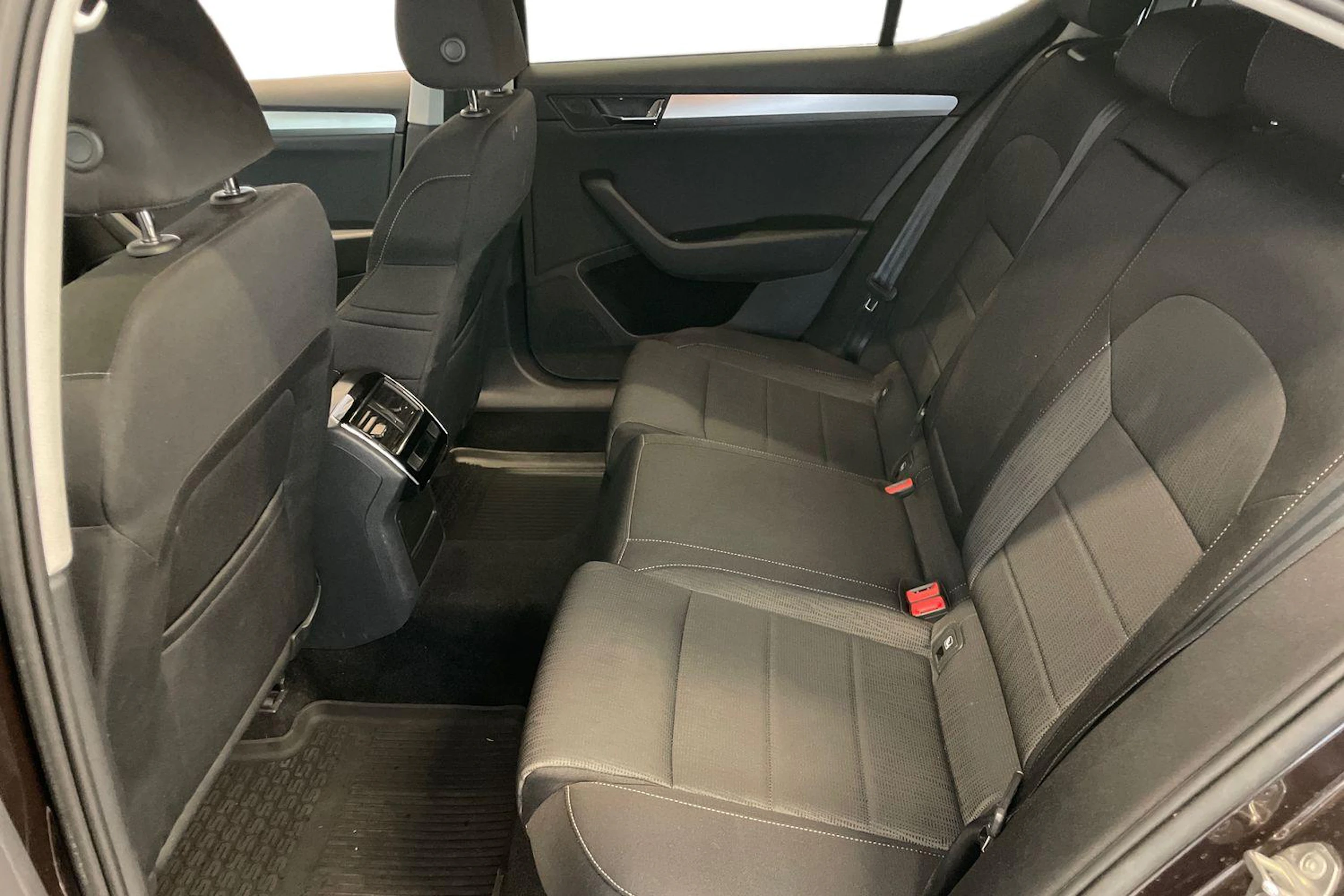 ruskea (beige) Skoda Superb 2019 kuva 11.