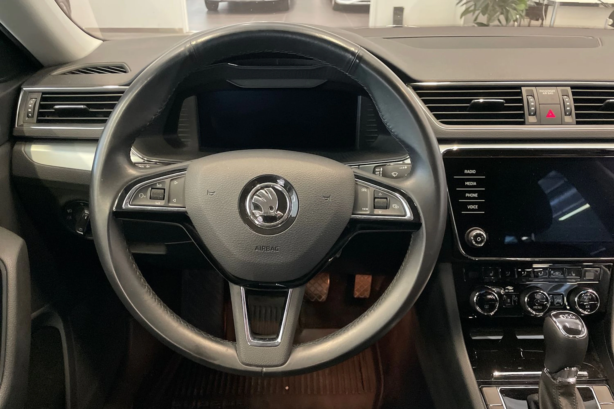 ruskea (beige) Skoda Superb 2019 kuva 17.