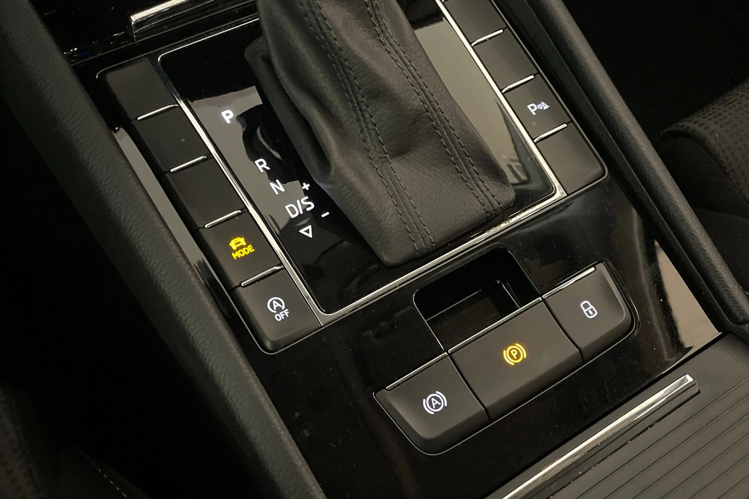 ruskea (beige) Skoda Superb 2019 kuva 18.