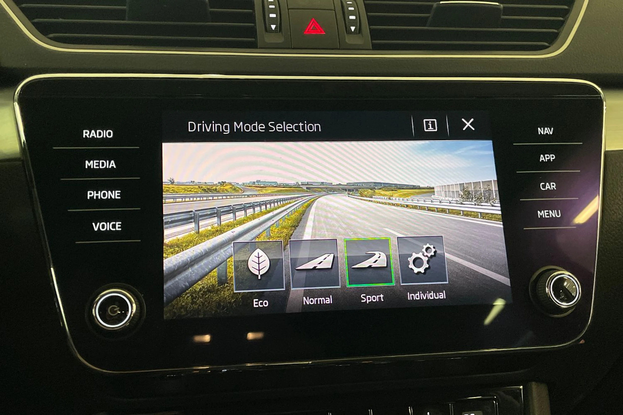 ruskea (beige) Skoda Superb 2019 kuva 24.