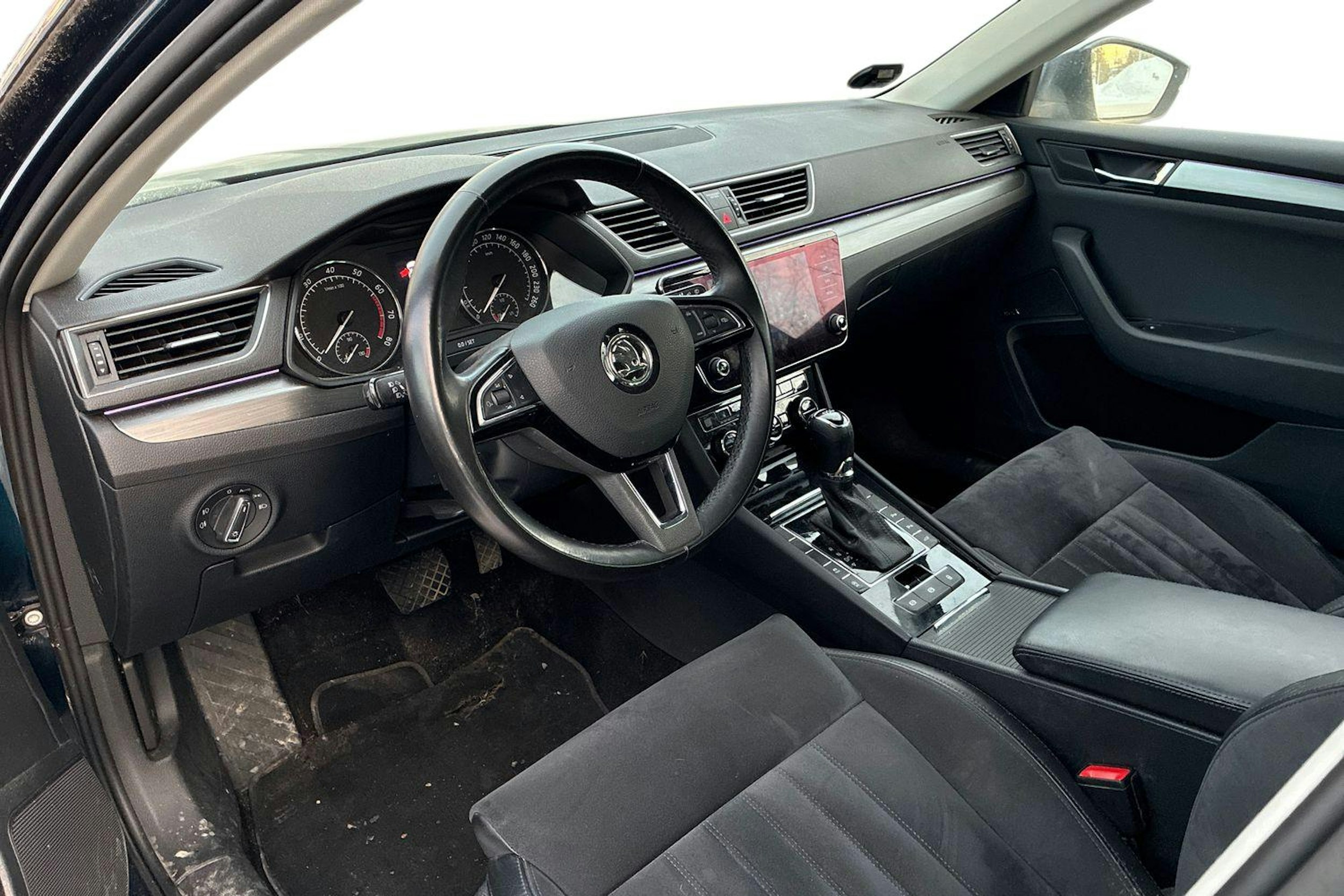 sininen Skoda Superb 2019 kuva 4.