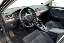 sininen Skoda Superb 2019 kuva 4.