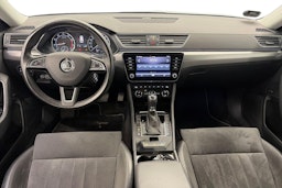 sininen Skoda Superb 2019 kuva 9.