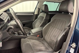 sininen Skoda Superb 2019 kuva 17.