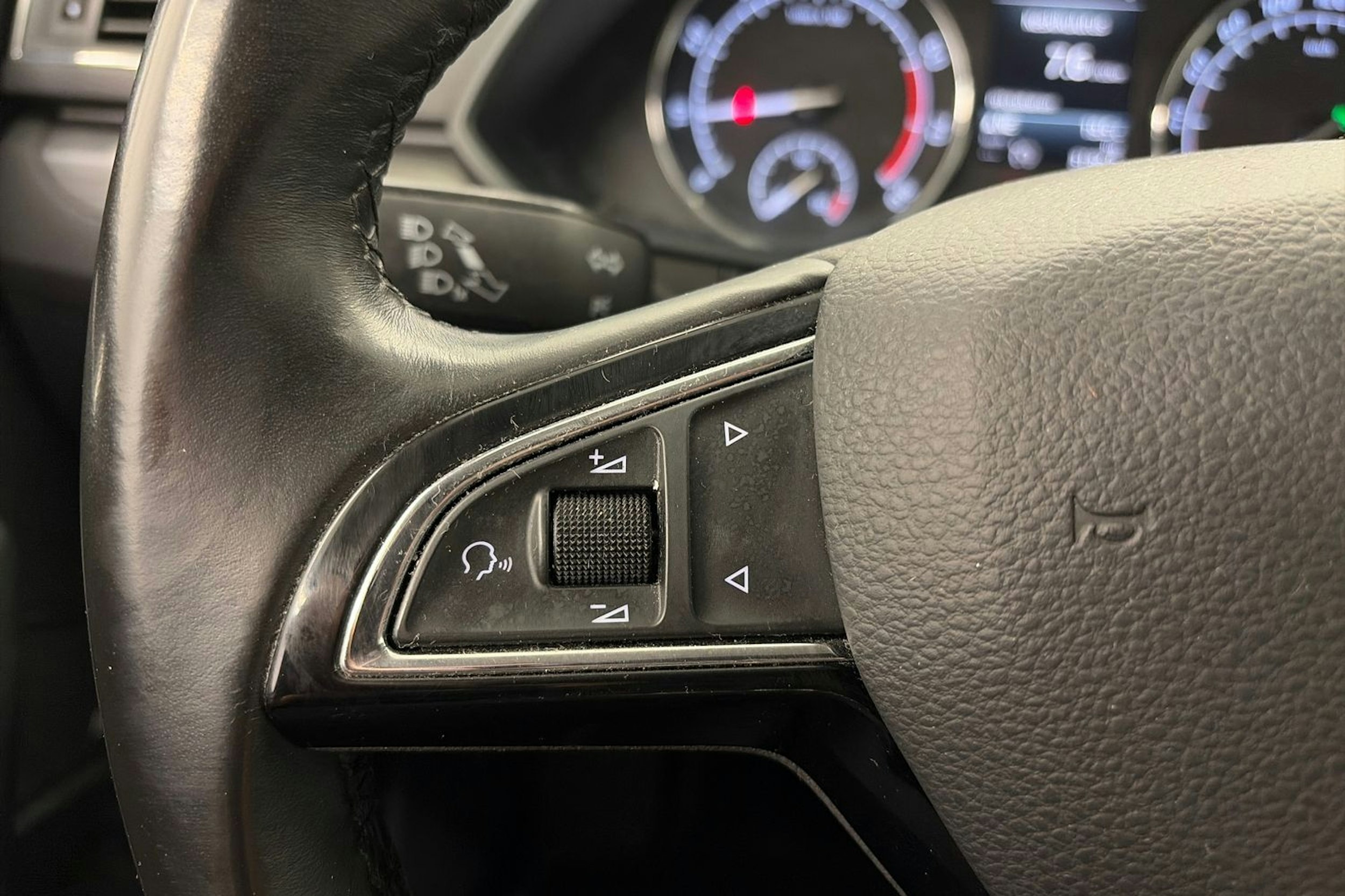 sininen Skoda Superb 2019 kuva 21.