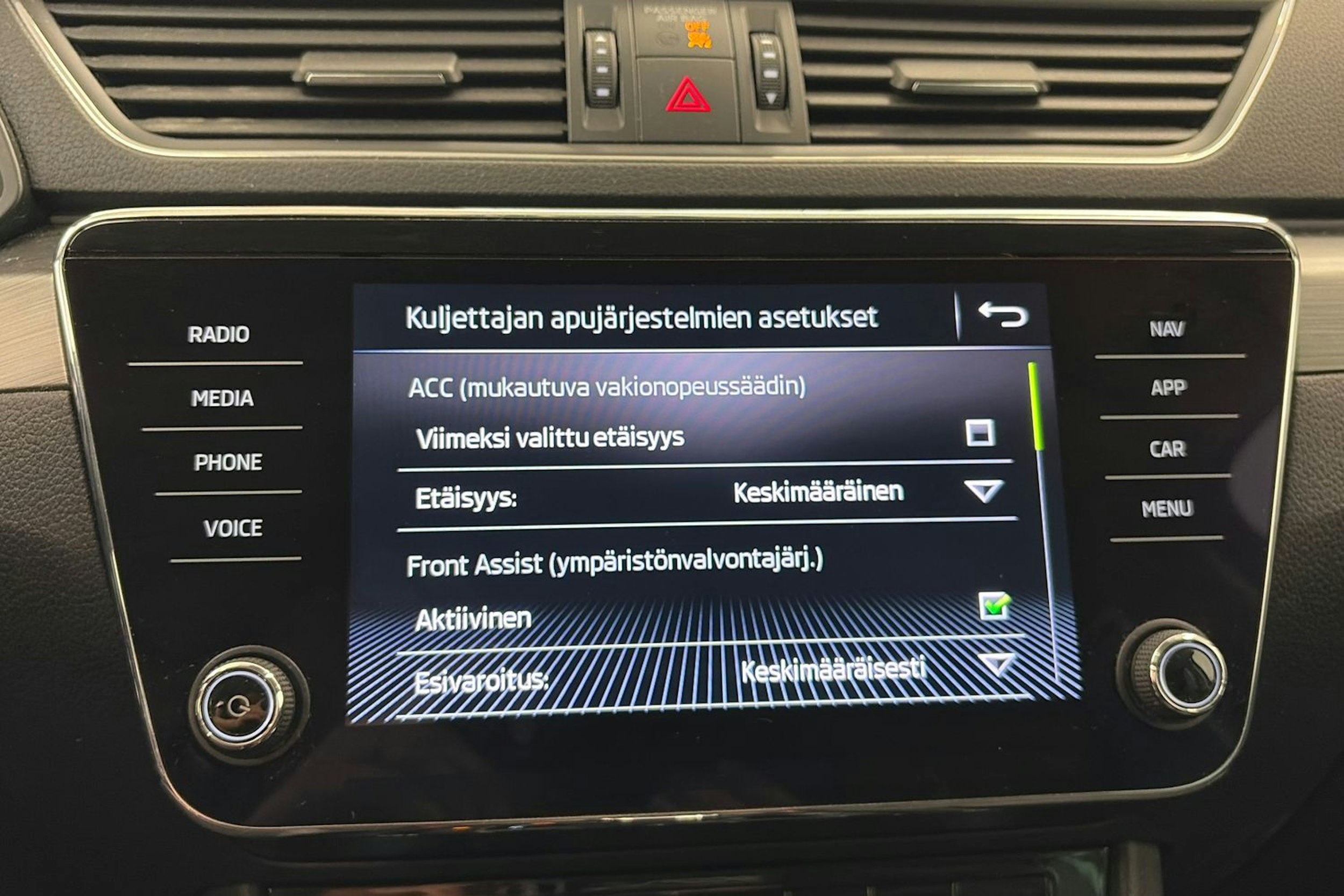 sininen Skoda Superb 2019 kuva 27.