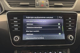 sininen Skoda Superb 2019 kuva 28.