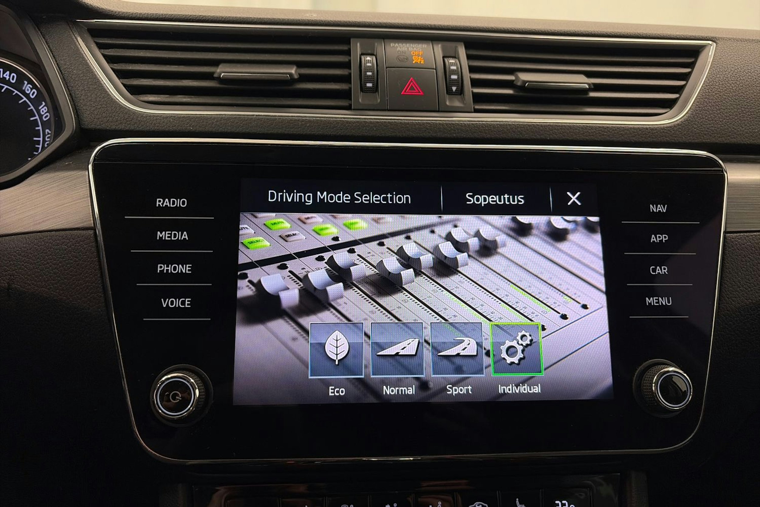 sininen Skoda Superb 2019 kuva 33.