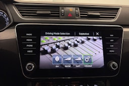 sininen Skoda Superb 2019 kuva 33.