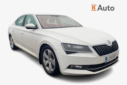 Valkoinen Skoda Superb 2019 kuva 1.