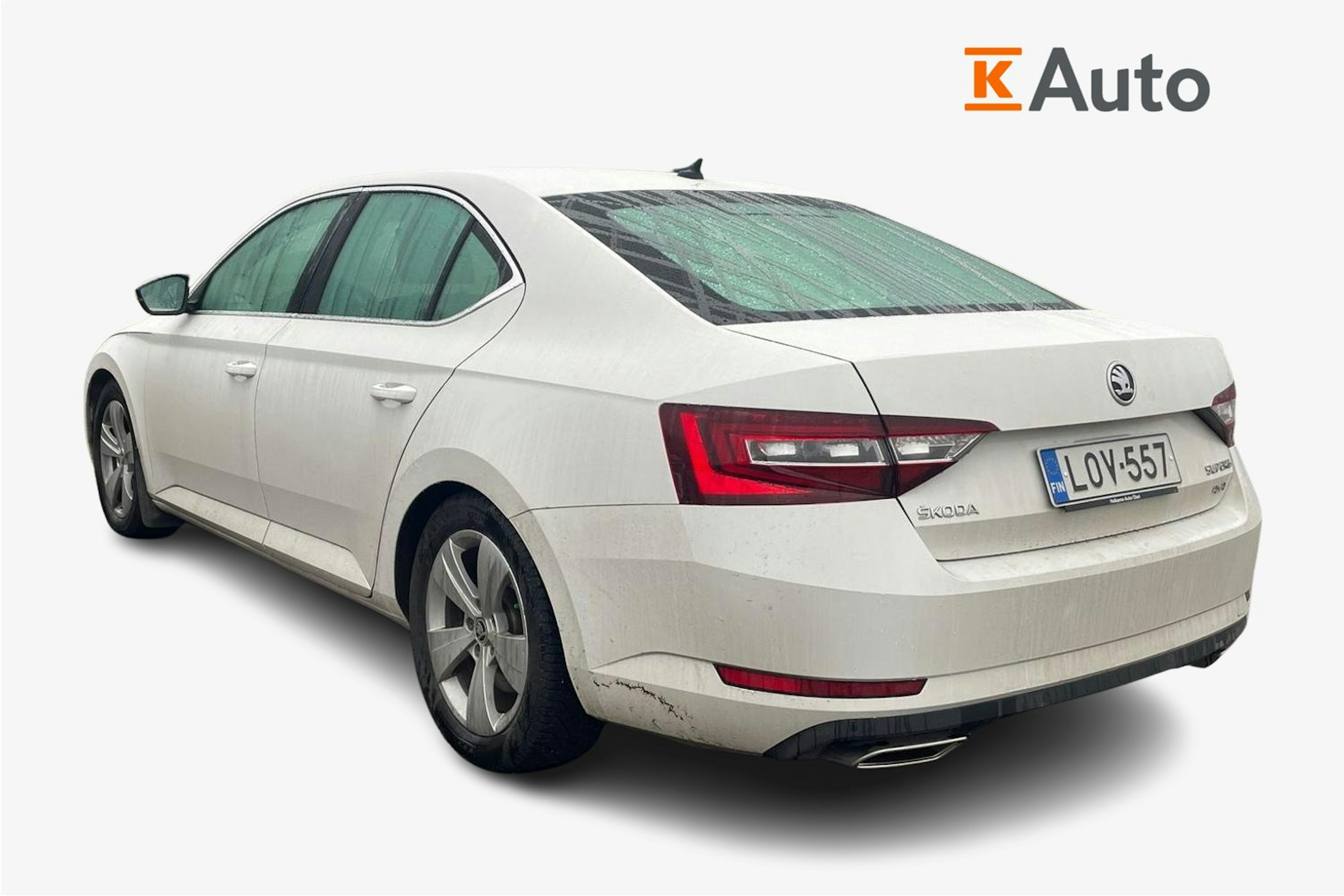 Valkoinen Skoda Superb 2019 kuva 2.