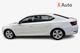 Valkoinen Skoda Superb 2019 kuva 6.