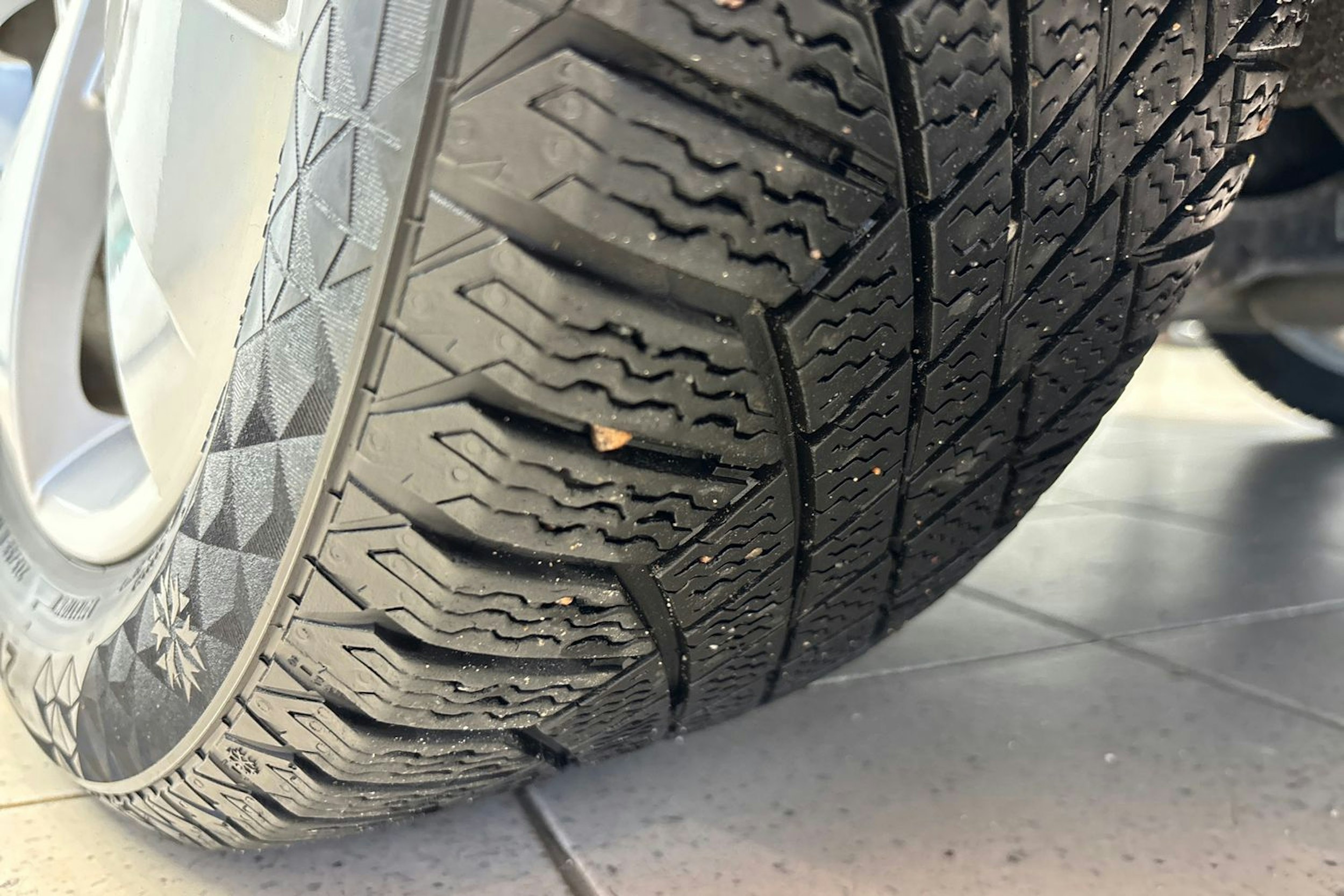 Valkoinen Skoda Superb 2019 kuva 13.