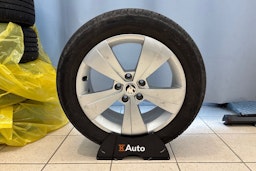 Valkoinen Skoda Superb 2019 kuva 14.