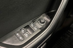 Valkoinen Skoda Superb 2019 kuva 20.