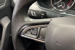 Valkoinen Skoda Superb 2019 kuva 21.