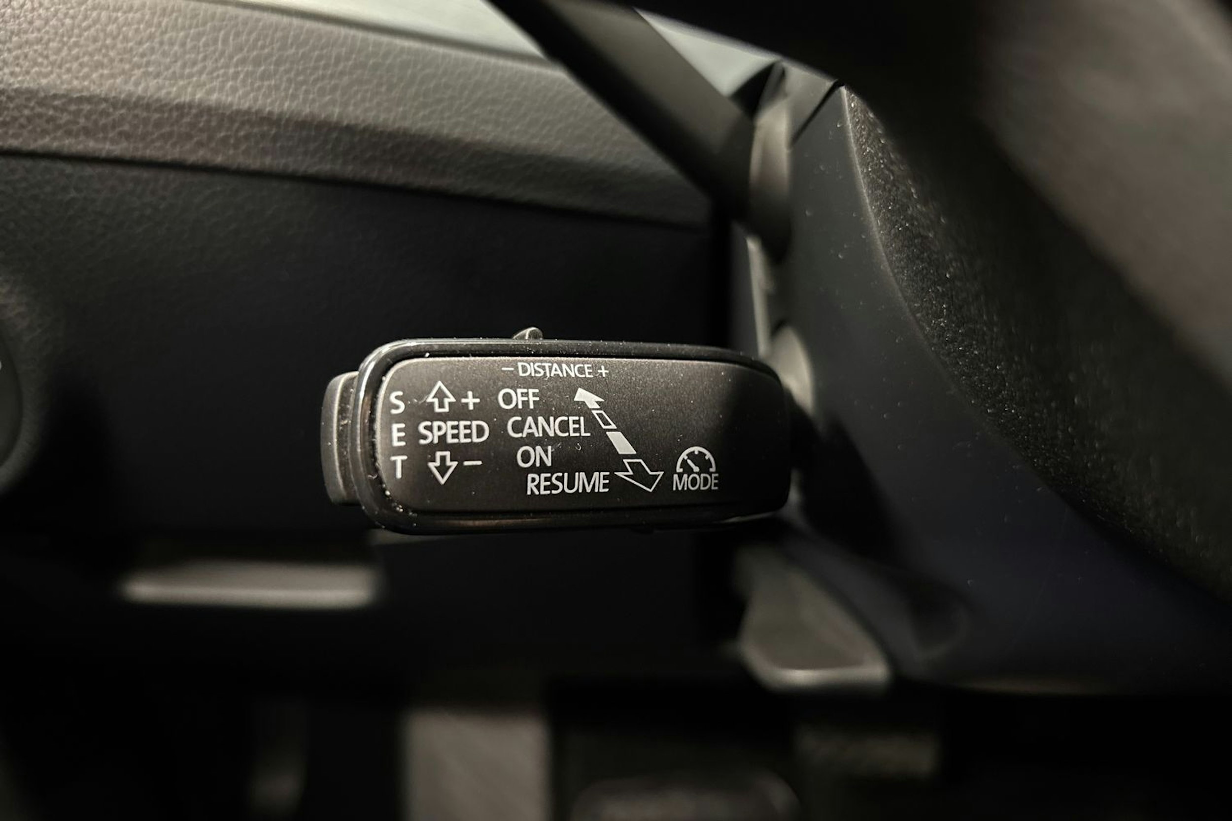 Valkoinen Skoda Superb 2019 kuva 22.