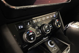 Valkoinen Skoda Superb 2019 kuva 26.