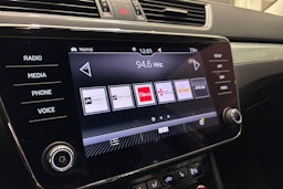 Valkoinen Skoda Superb 2019 kuva 27.