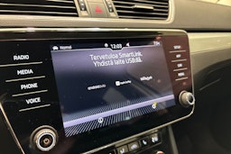 Valkoinen Skoda Superb 2019 kuva 28.