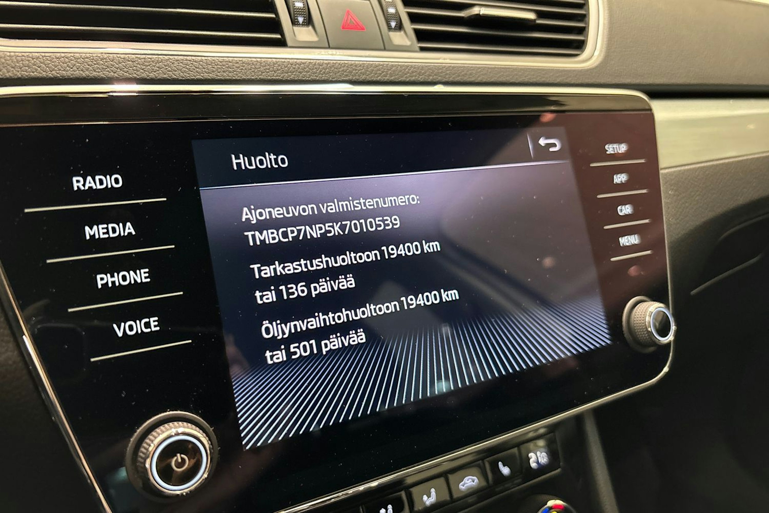 Valkoinen Skoda Superb 2019 kuva 29.