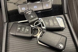 Valkoinen Skoda Superb 2019 kuva 31.